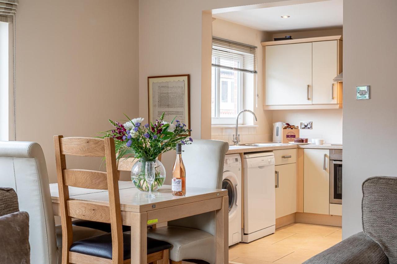 4 Crambeck Court Apartment Йорк Екстериор снимка