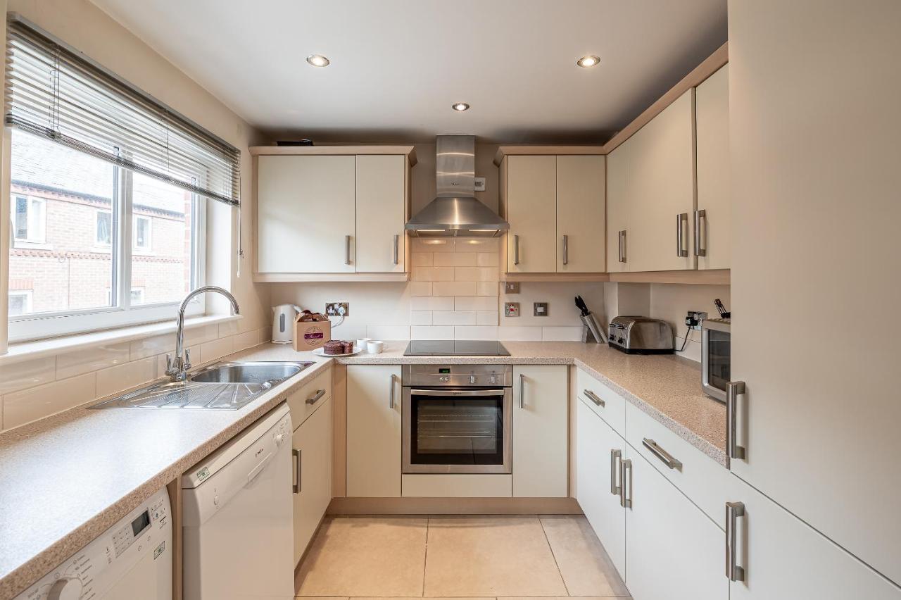 4 Crambeck Court Apartment Йорк Екстериор снимка